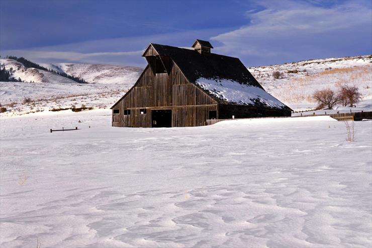 Architektura - Country Ranch in Winter, Near Baker, Union County, Oregon.jpg