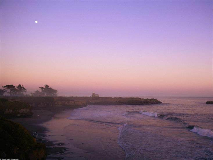 Krajobrazy - Santa Cruz Lighthouse at Sunset, Lighthouse State Beach, California.jpg