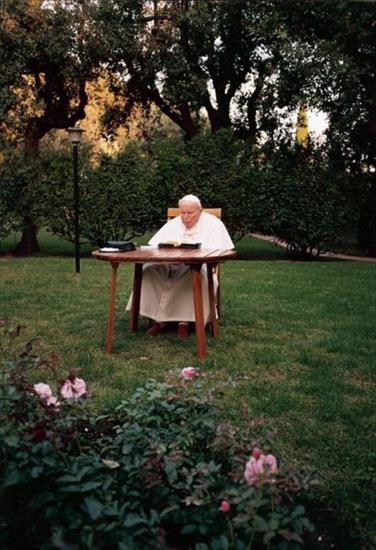 Papież Jan Paweł II - z3250409X.jpg